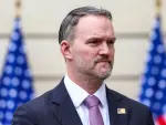 El representante comercial de Estados ⁠Unidos dijo que la ‌primera ronda de negociaciones ⁠formales para actualizar ⁠el T-MEC, ​se centrará en reforzar las normas regionales ​de origen y las disposiciones en materia de seguridad económica.

¡Síguenos en nuestras redes sociales para mantenerte informado!