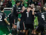 Los mexicanos podrán seguir cantando a todo pulmón "Cielito lindo": México, uno de los tres anfitriones, se convirtió el jueves en el primer clasificado a dieciseisavos de final del Mundial 2026.