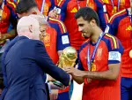 Soccer Football - FIFA World Cup 2026 - Final - Spain v Argentina - New York/New Jersey Stadium, East Rutherford, New Jersey, U.S. - July 19, 2026 Spain's Rodri is handed the trophy by FIFA President Gianni Infantino and U.S. President Donald Trump after winning the World Cup REUTERS/Kai Pfaffenbach