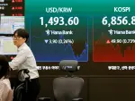 Currency dealers work as an electronic board displays the Korea Composite Stock Price Index (KOSPI), the exchange rate between the U.S. dollar and South Korean won at the dealing room of a bank, in Seoul, South Korea, July 14, 2026. REUTERS/Kim Soo-hyeon