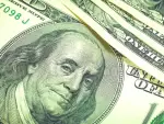 El peso perdió terreno por un fortalecimiento del dólar en medio de renovadas preocupaciones por Oriente Medio, y a la espera de las minutas de la Fed.