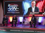 Mauricio Juárez, editor de Código VIN de El Economista,; Eugenio Grandio, Presidente de la Electro Movilidad Asociación México. y Esaú Ponce, coeditor de Código VIN de El Economista.