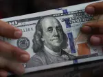 El presidente de la Fed dijo que los datos de inflación no apuntan a un cambio de tendencia y las apuestas por un alza de tasas de interés en EU aumentan.

Para más información del tema, visita: 
https://www.eleconomista.com.mx/mercados/precio-dolar-hoy-28-agosto-2026-cuanto-cotiza-20260828-830715.html 

¡Síguenos en nuestras redes sociales para mantenerte informado! 

Twitter: https://twitter.com/eleconomista 
Facebook: https://www.facebook.com/ElEconomista.mx 
Instagram: https://www.instagram.com/eleconomistamx 
LinkedIn: https://www.linkedin.com/company/el-economista/ 

#ElEconomista #EETV #Mercados