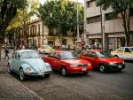 Tres de los autos más populares de México: Volkswagen Sedán (Vocho), Nissan Tsuru, Chevrolet Chevy