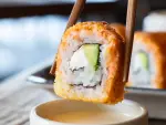 Nataly Osma Pinilla murió en un Airbnb de CDMX tras cenar sushi; autoridades investigan una posible intoxicación alimentaria.