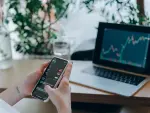 Régimen Simplificado de Confianza, se establecieron limitaciones respecto a qué actividades e ingreso son compatibles, incluyendo las inversiones.