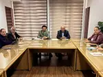 Mesa de trabajo para dialogar sobre los salarios y las condiciones laborales.