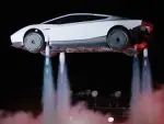 Tesla mostró una versión del Roadster capaz de elevarse brevemente y realizar maniobras en el aire. Aunque la demostración sorprendió, esta función no está aprobada para vías públicas y la producción para clientes está prevista para 2028.