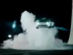Elon Musk presenta el Tesla Roadster, un auto "volador".