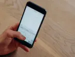 Según las disposiciones de la Circular 10/2026 de Banxico, una persona podría recibir una transferencia proporcionando su número de celular en lugar de su CLABE.