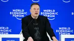 Elon Musk, director ejecutivo de SpaceX y Tesla, y empresario sudafricano-canadiense-estadounidense, habla durante la reunión anual del Foro Económico Mundial (FEM) en Davos el 22 de enero de 2026. El Foro Económico Mundial se celebra en Davos del 19 al 23 de enero de 2026. (Foto: Fabrice COFFRINI / AFP)