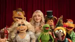 Sabrina Carpenter con los Muppets en The Muppet Show. Foto: Cortesía Disney