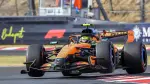 El piloto británico de McLaren, Lando Norris, compite durante la sesión de clasificación.