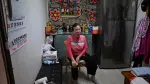 la adivina invidente Song Oh-soon en su pequeño consultorio del «barrio de adivinos de Mia-ri», en Seúl. Los clientes se han alejado del barrio de adivinos.
