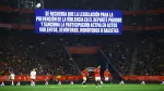 Una pantalla gigante despliega un mensaje antidiscriminación dentro de un estadio.