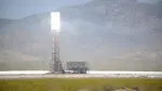 Las torres de energía solar de concentración de Ivanpah. Es una de las mayores plantas termosolares del mundo, situada en el desierto de Mojave (California, Estados Unidos).