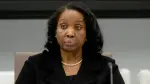 Una jueza federal de Estados Unidos bloqueó este martes temporalmente la destitución de la gobernadora de la Reserva Federal (Fed) Lisa Cook, ordenada por el presidente Donald Trump.