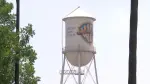 El directorio de Warner Bros Discovery rechazó el miércoles la oferta hostil de Paramount Skydance por valor de 108,400 millones de dólares, alegando que no ofrece garantías de financiación adecuadas.