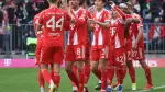 El equipo del Bayern de Múnich celebra tras el partido de la Bundesliga.
