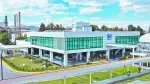 En la Planta de Fundición de Aluminio de GM en Toluca se producen componentes estratégicos como blocks y cabezas para motores V8, miles de toneladas de aluminio son transformadas cada año mediante procesos de alta precisión. Para ello, se emplea una arena especializada proveniente de la región de los Grandes Lagos de Michigan, material indispensable para crear los moldes utilizados en la fundición. Foto: Especial