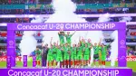 Gigante. México fue insuperable ante Estados Unidos, que ya tiene asegurada su plaza a la justa olímpica. foto: especialMexico's Carlos Hernandez and Samir Inda lift the CONCACAF Men's Under-20 Championship trophy as they celebrate with teammates after qualifying for the Olympic Games REUTERS/Eloisa Sanchez