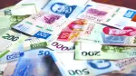 El peso avanza levemente frente al dólar tras darse a conocer que la inflación al productor en Estados Unidos se enfrió más de lo esperado en julio.