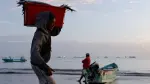 Pescadores ecuatorianos se ven envueltos en el contrabando internacional de narcóticos y la guerra de Trump contra los narcotraficantes.