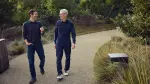 El nuevo CEO de Apple, John Ternus, junto a Tim Cook. Foto: Europa Press.