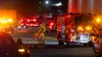 Tres personas fallecieron y una resultó herida tras la caída de un helicóptero en una zona comercial de Los Ángeles.