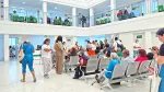 El estudio documenta cómo el país opera bajo una paradoja estructural: mientras la narrativa oficial proclama avances hacia un modelo universal, el 91% de las organizaciones de pacientes califica el servicio público de salud como deficiente o muy deficiente, y ninguna lo evalúa como excelente.