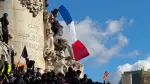 Cientos de miles de personas protestaron el sábado en Francia contra el encarecimiento de la vida en una jornada clave para medir el malestar social que terminó con disturbios y saqueos, cuando quedan seis meses para la elección presidencial.