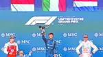 Formula One F1 - United States Grand Prix - Circuit of the Americas, Austin, Texas, U.S. - October 25, 2026Andrea Kimi Antonelli, de Mercedes, celebra su triunfo en el Gran Premio de Estados Unidos junto a Charles Leclerc, de Ferrari, y Max Verstappen, de Red Bull, segundo y tercer lugar, respectivamente. Foto: Reuters.