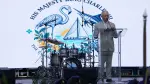 El rey Carlos III pronuncia un discurso durante un encuentro con jóvenes en Nassau, Bahamas, en la primera escala de su gira caribeña.