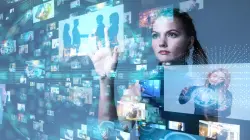 Los robots periodistas ya están entre nosotros, como Gabriele, utilizado por la agencia EFE. Foto: Shutterstock.