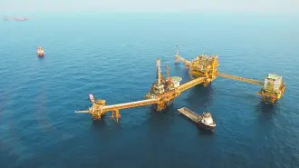 Zama se ubica a 70 kilómetros de Dos Bocas, Tabasco, en la provincia petrolera de las Cuencas del Sureste del Golfo de México, a un tirante de agua medio de 150 metros.