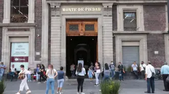 Apenas en febrero de este año el Sindicato Nacional del Monte de Piedad protestó por desacuerdos en la revisión de su contrato colectivo de trabajo.

Para más información del tema, visita: https://www.eleconomista.com.mx/empresas/revive-pleito-nacional-monte-piedad-y-trabajadores-amenazan-huelga-18-octubre-20241016-730318.html 

¡Síguenos en nuestras redes sociales para mantenerte informado!

Twitter: https://twitter.com/eleconomista 
Facebook: https://www.facebook.com/ElEconomista.mx
Instagram: https://www.instagram.com/eleconomistamx
LinkedIn: https://www.linkedin.com/company/el-economista/

#ElEconomista #EETV