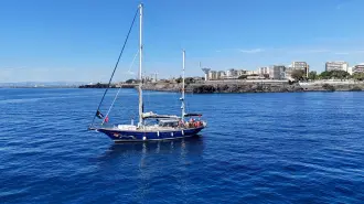 Una vista de dron muestra el barco de ayuda Madleen con destino a Gaza, organizado por la ONG internacional Freedom Flotilla Coalition.