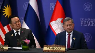El primer ministro de Camboya, Hun Manet, y el primer ministro de Tailandia, Anutin Charnvirakul.