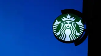 Starbucks está evaluando adherirse al Programa Hecho en México, una iniciativa que promueve la Secretaría de Economía que busca fortalecer el mercado interno, fomentar el consumo de productos nacionales y reducir la dependencia de importaciones.

Para más información del tema, visita: https://www.eleconomista.com.mx/empresas/starbucks-analiza-sumarse-hecho-mexico-98-cafe-sirve-pais-nacional-20260217-800272.html

¡Síguenos en nuestras redes sociales para mantenerte informado!

Twitter: https://twitter.com/eleconomista 
Facebook: https://www.facebook.com/ElEconomista.mx
Instagram: https://www.instagram.com/eleconomistamx
LinkedIn: https://www.linkedin.com/company/el-economista/

#ElEconomista #EETV
