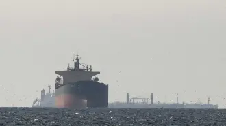 Varios petroleros bloqueados comenzaron a salir del estrecho de Ormuz este viernes.