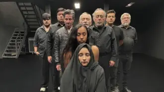 Ana en tierra de amapolas en el Foro Lenin.