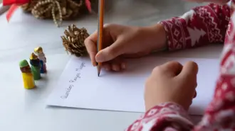 ¿Qué efectos a medio y largo plazo tiene el mensaje de "si te portas bien, te traerán regalos los Reyes"? Foto: Shutterstock.