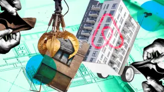El pleno del Congreso de la Ciudad de México aprobó el dictamen a la iniciativa para regular el servicio de plataformas de alquiler de vivienda temporal, como Airbnb y Booking.com, impulsada por el todavía jefe de gobierno, Martí Batres Guadarrama. 

Para más información del tema, visita: https://www.eleconomista.com.mx/econohabitat/dice-reforma-regular-alquiler-viviendas-traves-plataformas-tipo-airbnb-20241004-728607.html
Twitter: https://twitter.com/eleconomista 
Sitio web: https://www.eleconomista.com.mx/ 
Facebook: https://www.facebook.com/ElEconomista.mx 

#ElEconomista #CapitalHumano #EETV