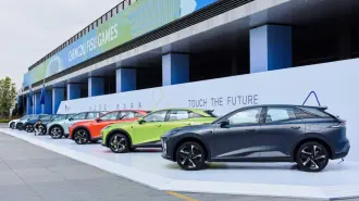 BAIC, JMC, Changan, BYD: el auge de los autos chinos en México ha alcanzado el segmento de lujo, cuyas marcas tradicionales europeas acumulan importantes caídas de ventas frente a los competidores asiáticos, cada vez más atractivos.

Para más información del tema, visita: https://www.eleconomista.com.mx/empresas/oleada-autos-chinos-sacude-mercado-lujo-mexico-debe-20241227-739829.html

¡Síguenos en nuestras redes sociales para mantenerte informado!

Twitter: https://twitter.com/eleconomista 
Facebook: https://www.facebook.com/ElEconomista.mx
Instagram: https://www.instagram.com/eleconomistamx
LinkedIn: https://www.linkedin.com/company/el-economista/

#ElEconomista #EETV