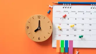 La Ley Federal del Trabajo contempla siete feriados oficiales para el 2025, lo que implica que solamente habrá tres puentes debido a la conformación del calendario para el año.

Para más información del tema, visita: https://www.eleconomista.com.mx/capital-humano/calendario-2025-festivos-oficiales-puentes-fechas-vacaciones-20241230-740008.html


Twitter: https://twitter.com/eleconomista   
Sitio web: https://www.eleconomista.com.mx/   
Facebook: https://www.facebook.com/ElEconomista.mx   
 
#ElEconomista#EETV