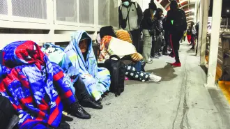 El lunes, José Luis Pérez, entonces director de asuntos migratorios de Tijuana, se convirtió en uno de los pocos funcionarios mexicanos que planteó preocupaciones públicas sobre si México estaba realmente preparado.

Para más información del tema, visita: https://www.eleconomista.com.mx/politica/mexico-construye-refugios-temporales-preparandose-deportaciones-masivas-eu-20250122-743150.html 

¡Síguenos en nuestras redes sociales para mantenerte informado!

Twitter: https://twitter.com/eleconomista 
Facebook: https://www.facebook.com/ElEconomista.mx
Instagram: https://www.instagram.com/eleconomistamx
LinkedIn: https://www.linkedin.com/company/el-economista/

#ElEconomista #EETV