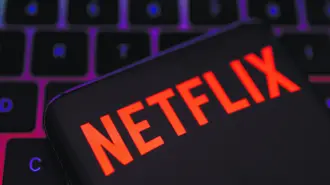 Netflix podría enfrentar un 2025 retador ya que los consumidores han reducido el tiempo que pasan frente a sus pantallas.