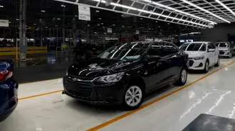 México registró ligero incremento de 1.7% en la producción de vehículos ligeros durante enero pasado, con 312,257 unidades, sin embargo, la incertidumbre por la imposición de aranceles impactó en las exportaciones al provocar caída de 13.7%, con el envío de 219,414 vehículos al mundo, reportó el INEGI.

Para más información del tema, visita: https://www.eleconomista.com.mx/empresas/exportaciones-autos-hechos-mexico-bajaron-13-74-enero-pese-alza-produccion-20250210-745677.html

¡Síguenos en nuestras redes sociales para mantenerte informado!

Twitter: https://twitter.com/eleconomista 
Facebook: https://www.facebook.com/ElEconomista.mx
Instagram: https://www.instagram.com/eleconomistamx
LinkedIn: https://www.linkedin.com/company/el-economista/

#ElEconomista #EETV