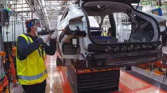 La industria automotriz genera alrededor de dos millones de empleos directos e indirectos en México.