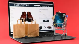 El e-commerce en México continúa con una tendencia positiva. En 2023 generó un valor de poco más de 2 billones de pesos, lo que implicó un crecimiento interanual de 8.% en términos reales.

Para más información del tema, visita: https://www.eleconomista.com.mx/tecnologia/comercio-electronico-mexico-aporto-6-4-pib-nacional-20250218-746839.html 

¡Síguenos en nuestras redes sociales para mantenerte informado!

Twitter: https://twitter.com/eleconomista 
Facebook: https://www.facebook.com/ElEconomista.mx
Instagram: https://www.instagram.com/eleconomistamx
LinkedIn: https://www.linkedin.com/company/el-economista/

#ElEconomista #EETV